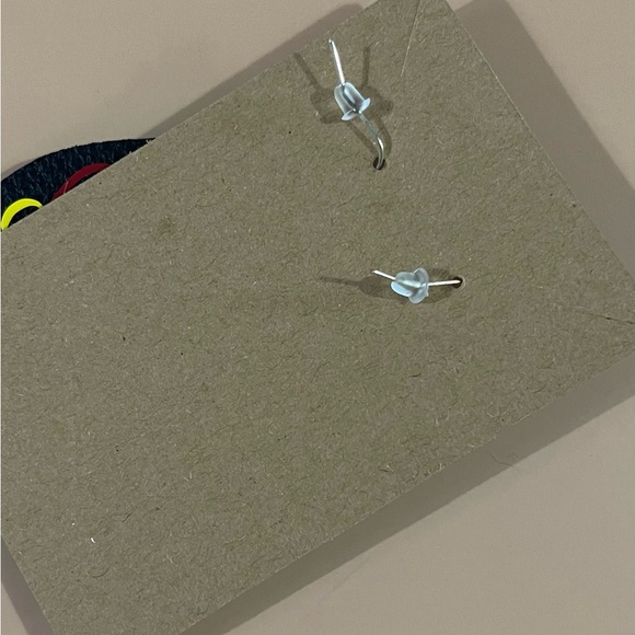 New Teardrop Design KC Chiefs Earrings - Picture 3 of 3